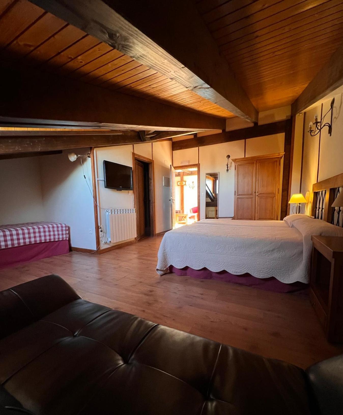 Hotel Rural Restaurante Las Baronas Santa Cruz de la Salceda Dış mekan fotoğraf